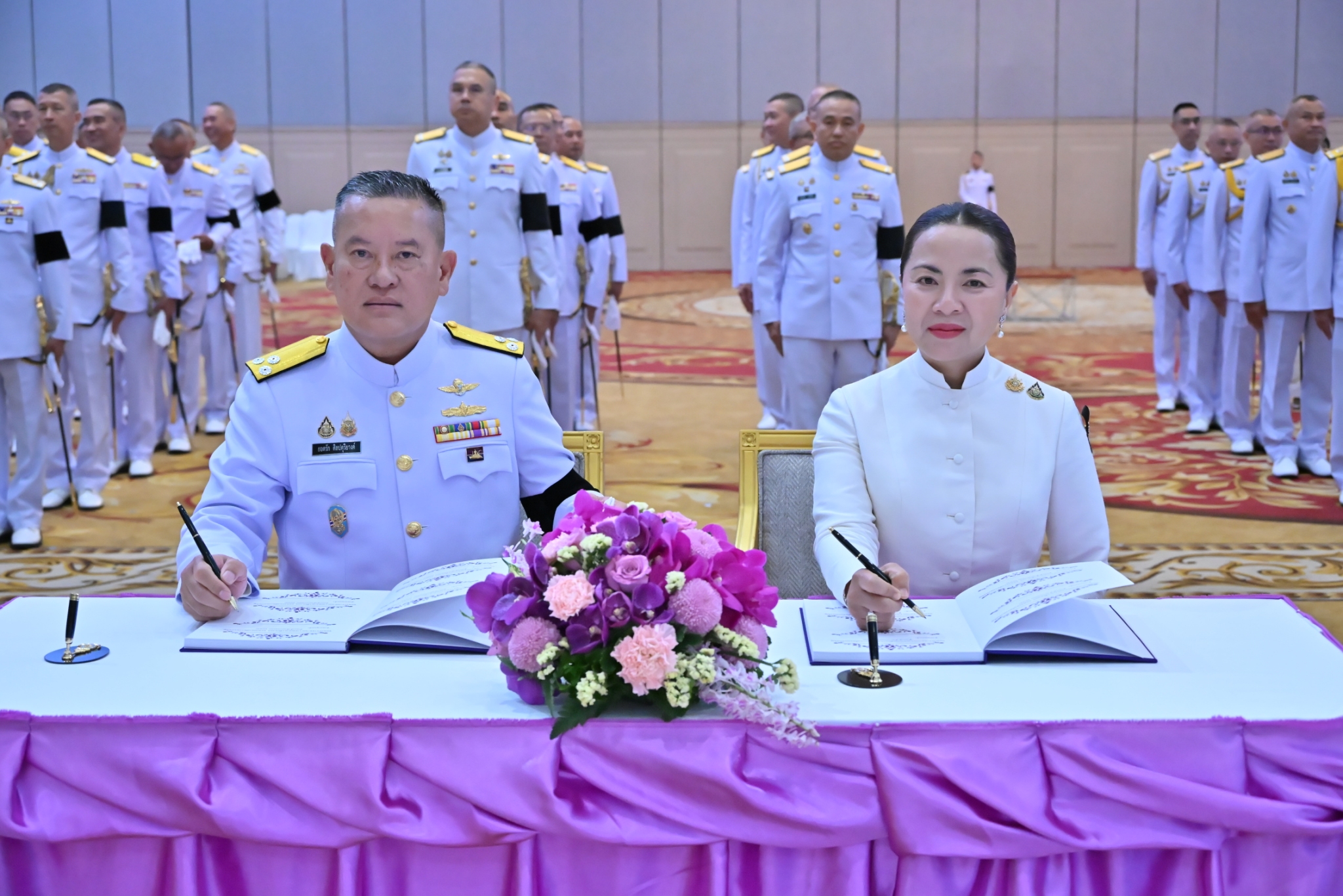 พลเรือโท ยอดรัก ศิลปดุริยางค์ เจ้ากรมอุทกศาสตร์ และข้าราชการกรมอุทกศาสตร์  ร่วมพิธีทำบุญตักบาตร วางพานพุ่ม และลงนามถวายพระพรชัยมงคล เนื่องในวันเฉลิมพระชนมพรรษา สมเด็จพระนางเจ้าสุทิดา พัชรสุธาพิมลลักษณ พระบรมราชินี (๓ มิถุนายน ๒๕๖๙)