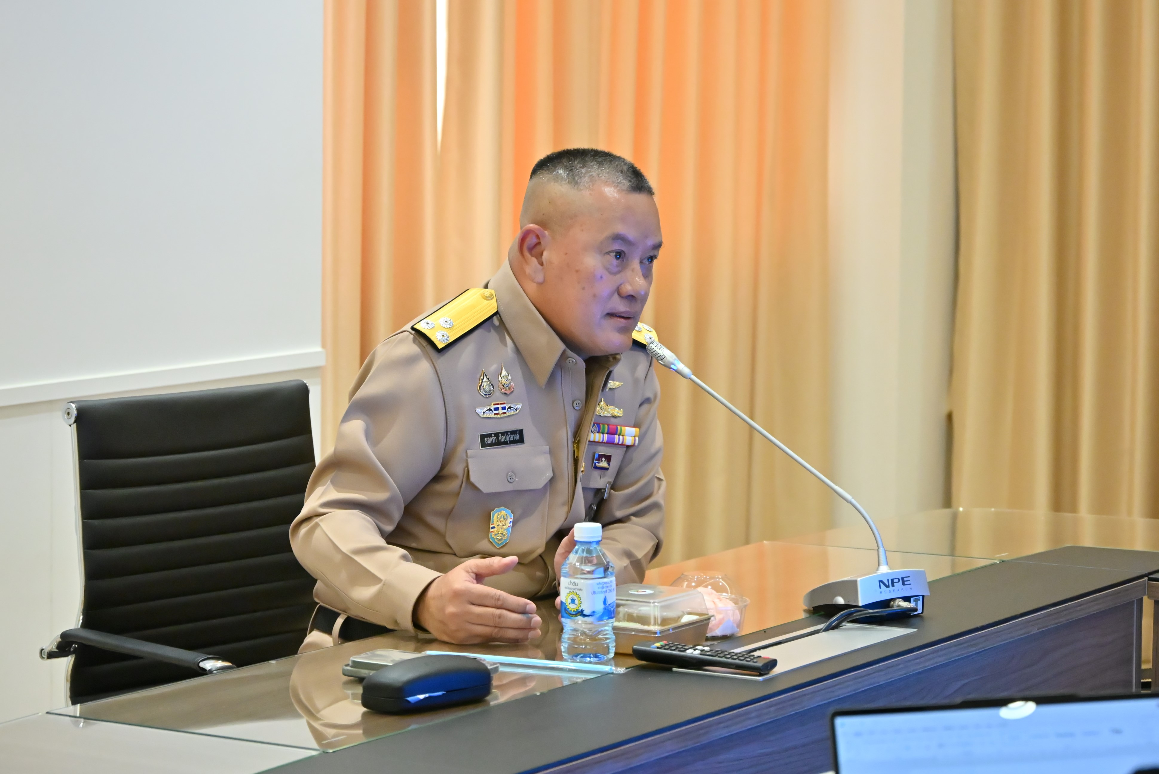 พลเรือโท ยอดรัก ศิลปดุริยางค์ เจ้ากรมอุทกศาสตร์ เป็นประธานจัดการประชุมเชิงปฏิบัติการ การเตรียมข้อมูลอุทกศาสตร์เพื่อใช้ในการทำงานแก้ไขปัญหาการอ้างสิทธิทับซ้อนในไหล่ทวีป ระหว่างไทย – กัมพูชา ร่วมกับกรมสนธิสัญญาและกฎหมาย กระทรวงการต่างประเทศ กรมเชื้อเพลิงธรรมชาติ และกระทรวงพลังงาน